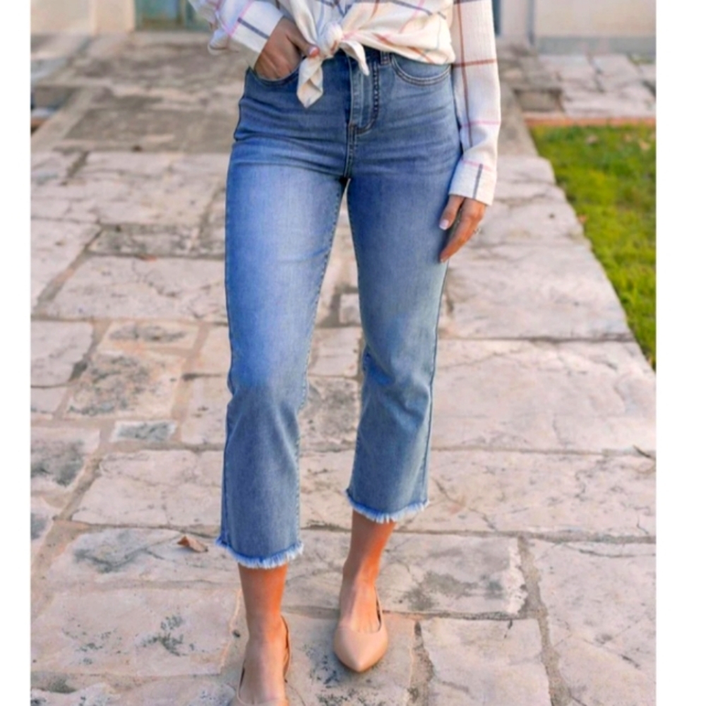 Grace and Lace crop flare denim, size 6